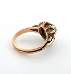 Bague ancienne en or jaune avec gros diamant central