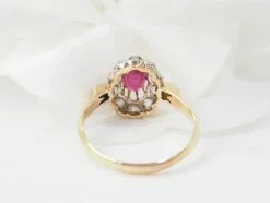 Bague ancienne en or jaune, rubis et diamants