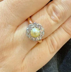 Bague ancienne en or rose 18 carats perle et diamants