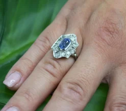 Bague ancienne en saphir et diamant