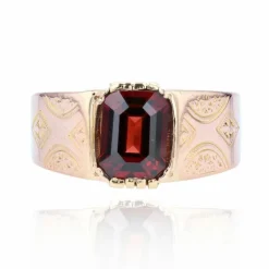 Bague ancienne gravée et grenat
