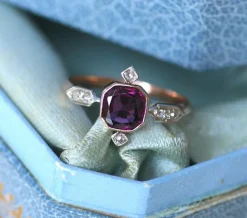 Bague Ancienne Grenat et Diamants sur Or Rose