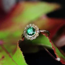 Bague ancienne grenat vert et perles fines