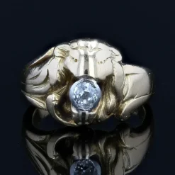 Bague ancienne lion en or et son diamant