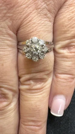 Bague ancienne marguerite or blanc et diamants