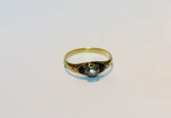 Bague ancienne Memento Mori en or 14 carats, diamant taille rose et émail noir