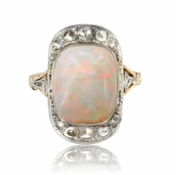 Bague ancienne opale blanche et diamants