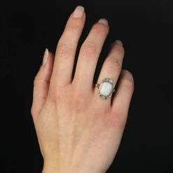 Bague ancienne opale blanche et diamants