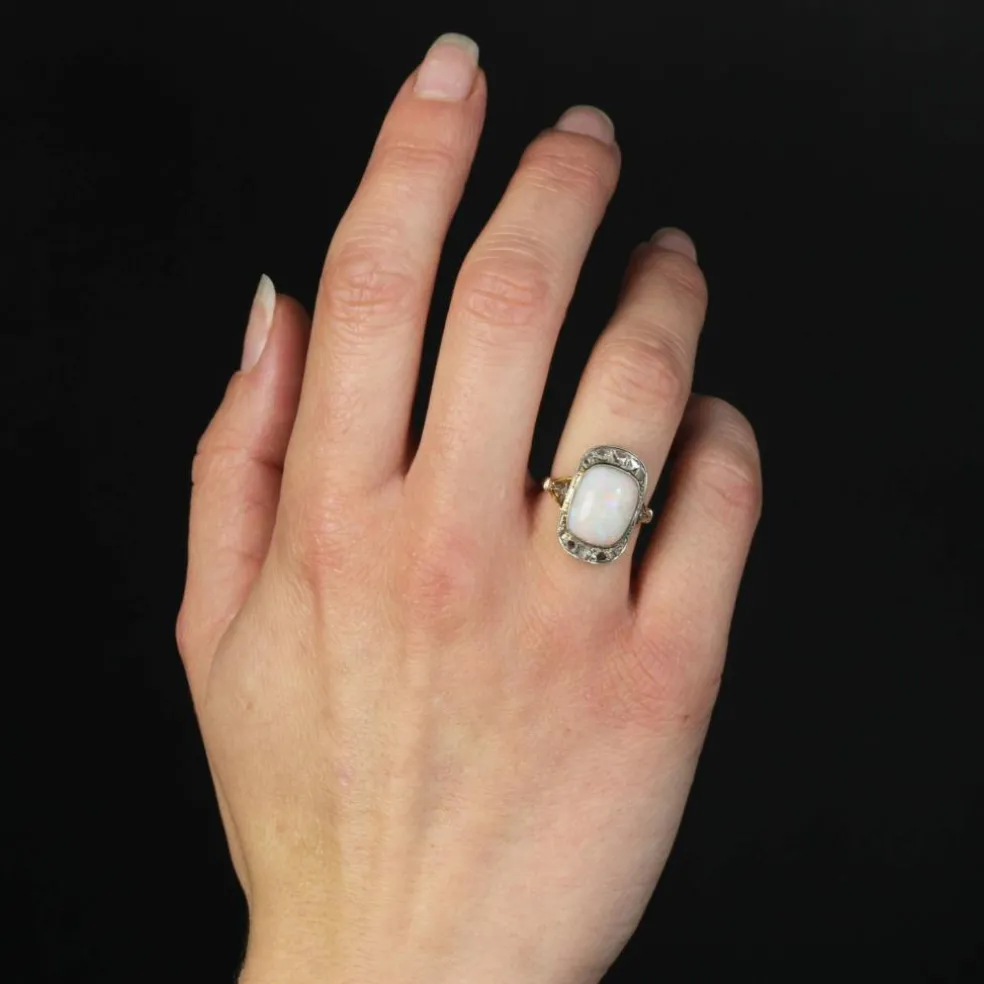 Bague ancienne opale blanche et diamants