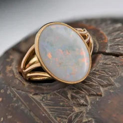 Bague ancienne opale et or