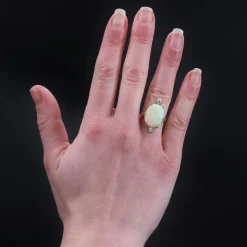 Bague ancienne opale et ses 2 diamants