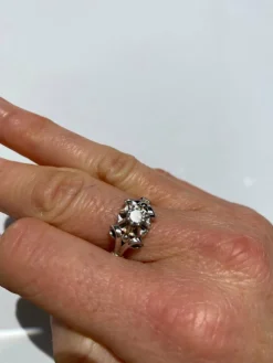 Bague ancienne or blanc diamants