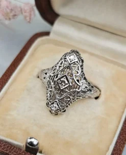Bague ancienne or blanc diamants
