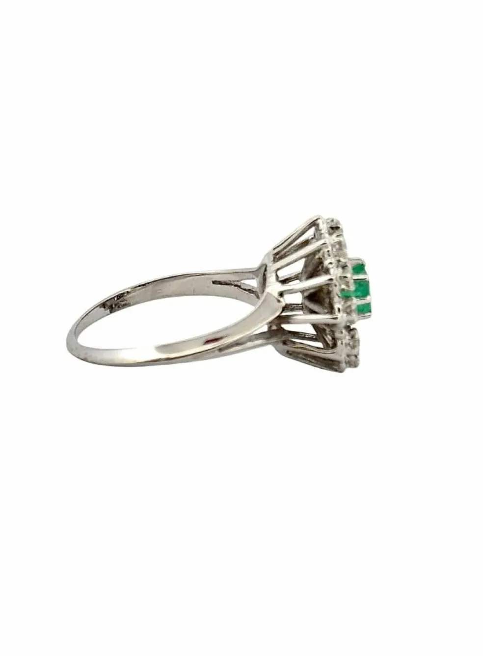 Bague ancienne or blanc diamants et émeraude
