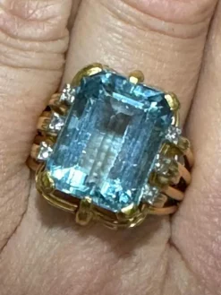 Bague ancienne or jaune aigue marine