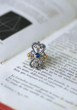 Bague ancienne or jaune, argent, saphir, diamants