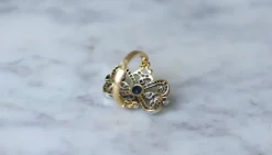 Bague ancienne or jaune, argent, saphir, diamants