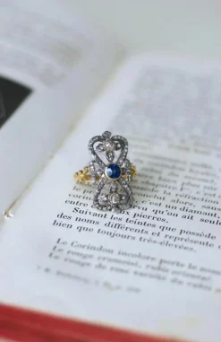 Bague ancienne or jaune, argent, saphir, diamants