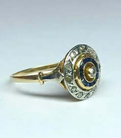 Bague ancienne or jaune et or gris, diamants et saphirs