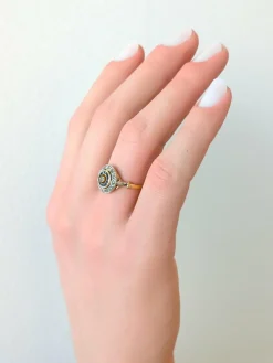 Bague ancienne or jaune et or gris, diamants et saphirs