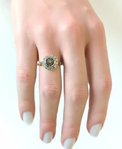 Bague ancienne or jaune et or gris, diamants et saphirs