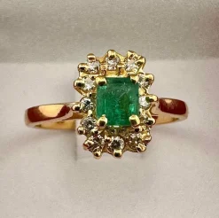 Bague ancienne or jaune émeraude et diamants