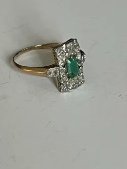 Bague ancienne or jaune émeraude Colombie diamants