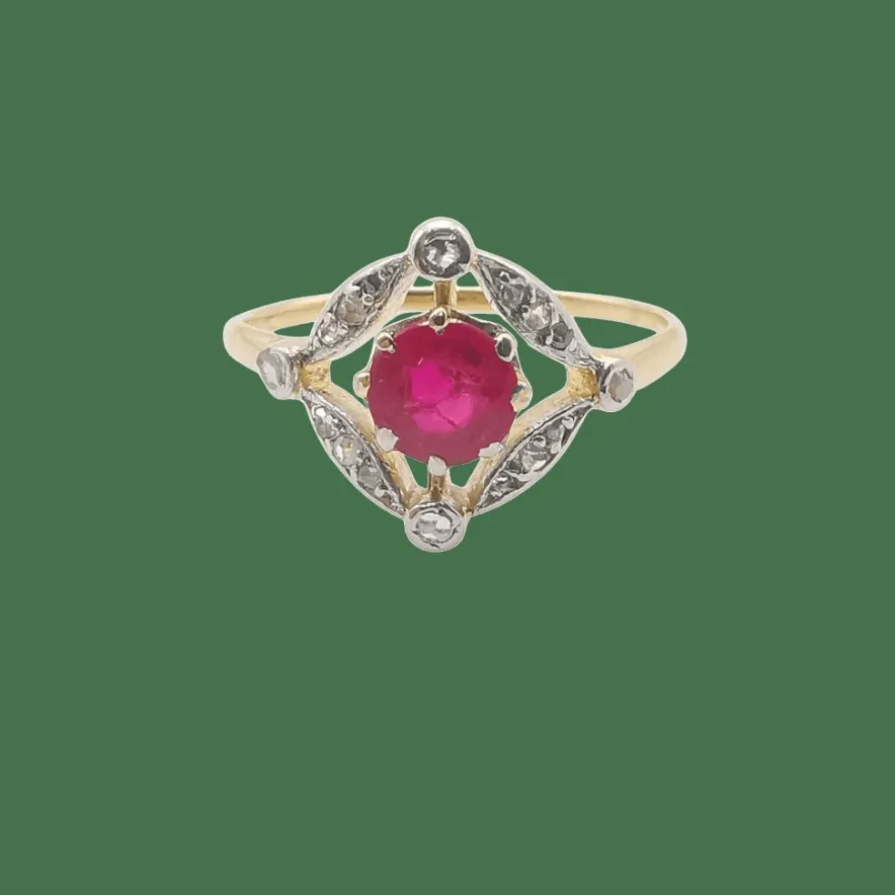 Bague ancienne or jaune, rubis, diamants