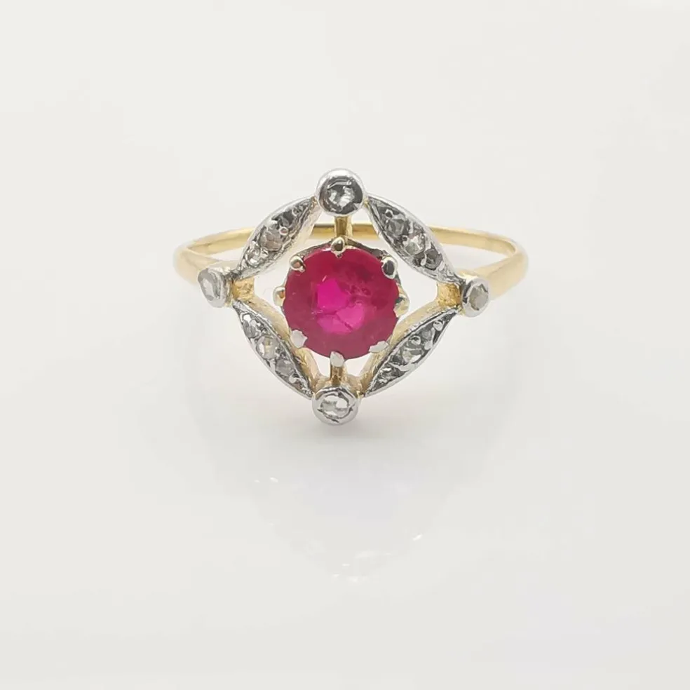 Bague ancienne or jaune, rubis, diamants