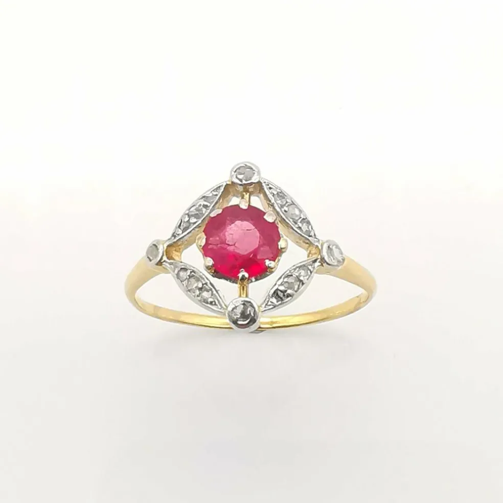 Bague ancienne or jaune, rubis, diamants