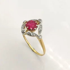 Bague ancienne or jaune, rubis, diamants