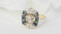 Bague ancienne or jaune, saphirs, diamants