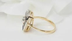 Bague ancienne or jaune, saphirs, diamants