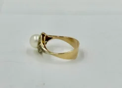 Bague ancienne or, perle fine, diamants