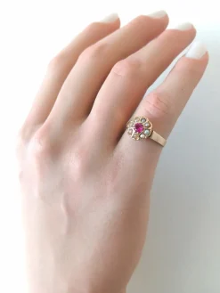 Bague ancienne, or rose, perles fines et saphir rose