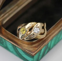 Bague ancienne serpents diamant et saphir jaune