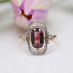 Bague ancienne spinelle violet et diamants