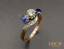 Bague Ancienne Trio Saphirs et Diamant