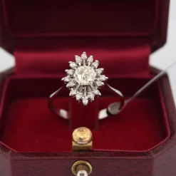Bague années 40 - or blanc et diamants