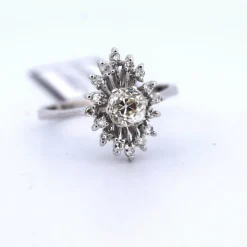 Bague années 40 - or blanc et diamants