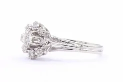 Bague Années 70 en or blanc sertie de diamants