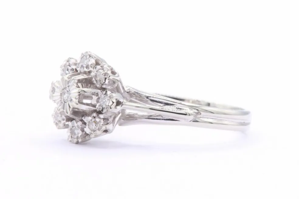 Bague Années 70 en or blanc sertie de diamants