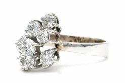 Bague années 70 en or blanc et diamants