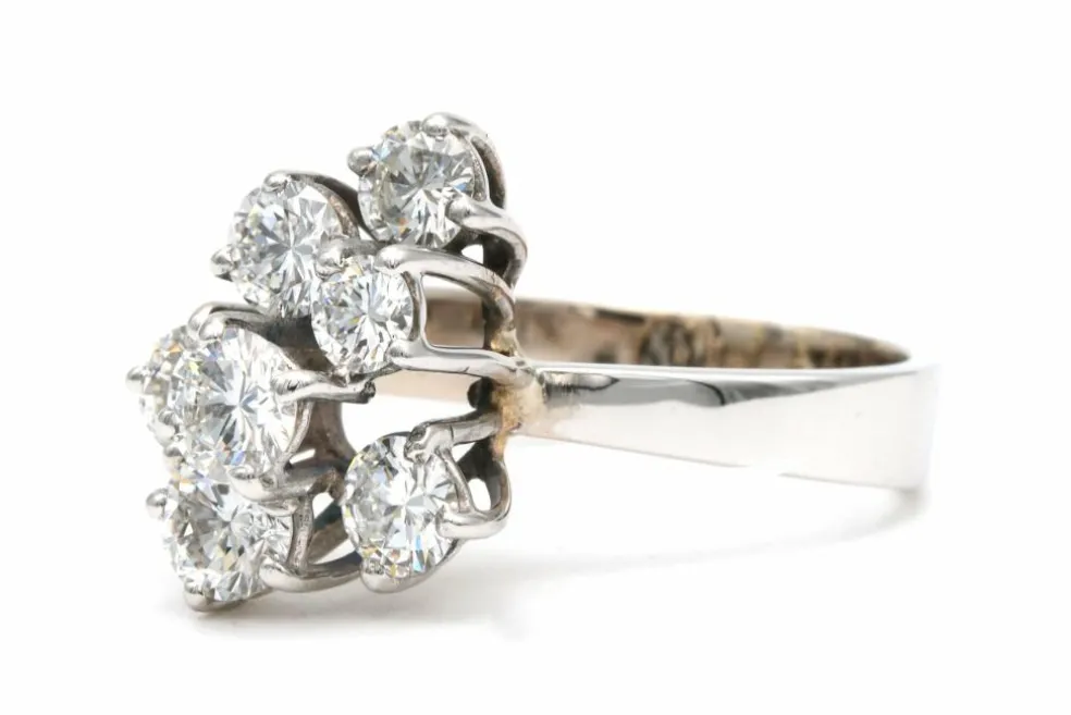 Bague années 70 en or blanc et diamants