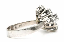 Bague années 70 en or blanc et diamants