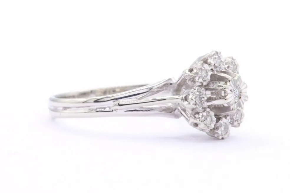 Bague Années 70 en or blanc sertie de diamants