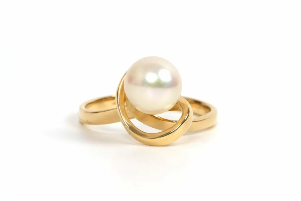 Bague Années 70 en or jaune 18 carats sertie d'une perle