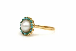 Bague Années 70 en or jaune 18 carats sertie d'une perle et de turquoises