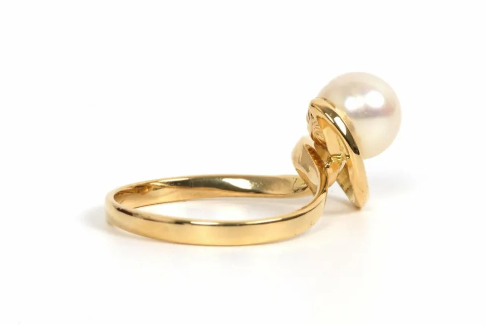 Bague Années 70 en or jaune 18 carats sertie d'une perle