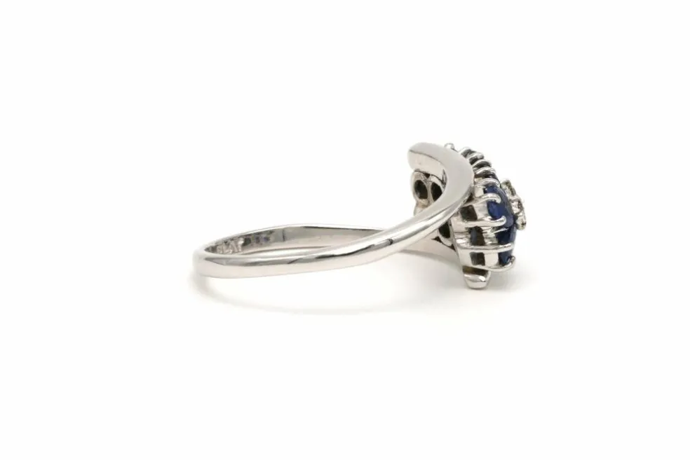 Bague Années 50 en platine sertie de saphirs et de diamants